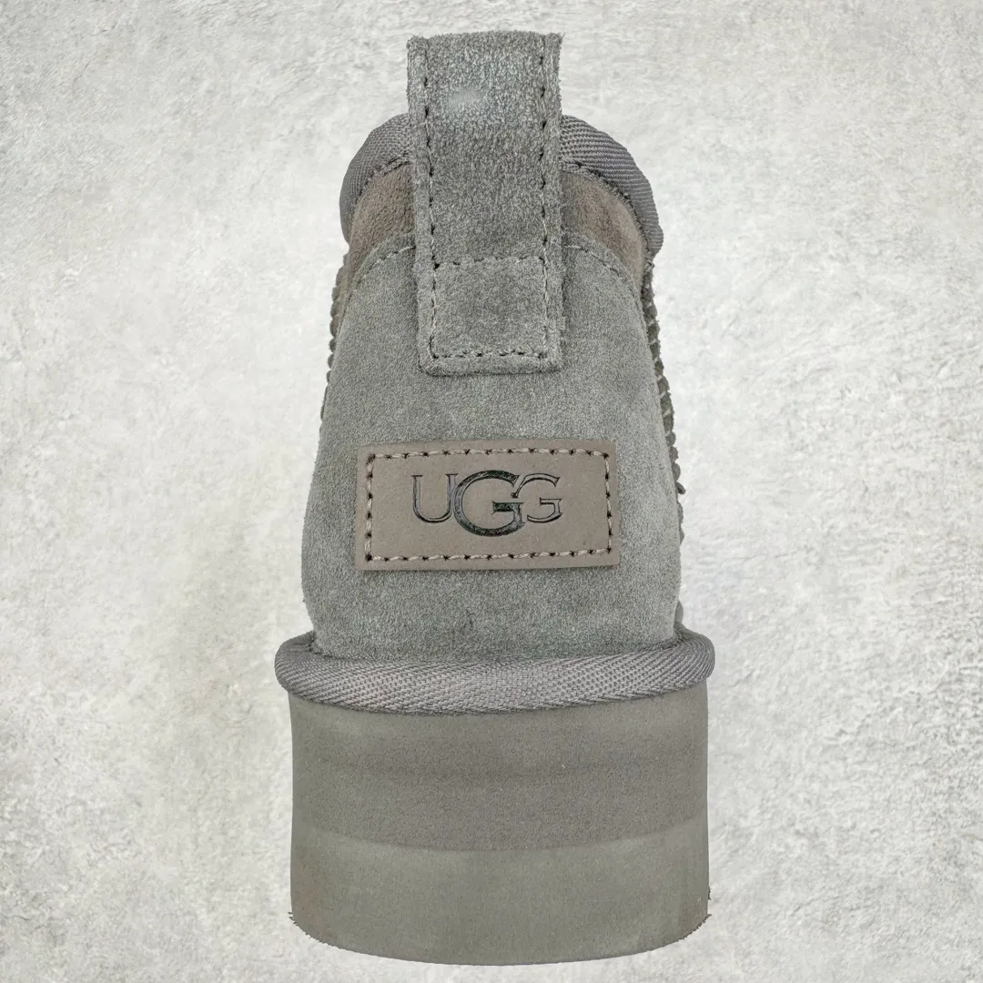 Pick up locally 💰520 UGG 5092 Classic autumn and winter sheepskin and fur integrated snow boots. All shoes are made of ZP. Longfeng A-grade Australian imported sheepskin and fur integrated brand OEM production line. Fully follow the ZP process. OEM original pattern maker. Adhering to the principle of no original shoe development and selection. Pay attention to every detail. The most authentic version on the market. TREADLITE "Light Wing" technology outsole. Light/durable/flexible/pile size: 35 36 37 38 39 40 Coding: by2936070